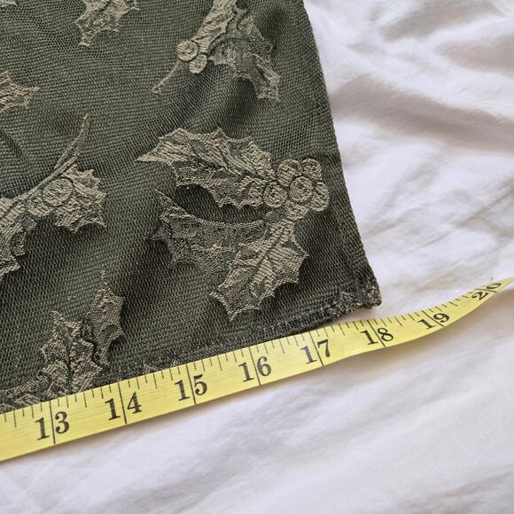 Holly Berry Set of 4 Placemat/Napkin w Gold/Silver Tone Jingle Bell Napkin Rings - Picture 14 of 16